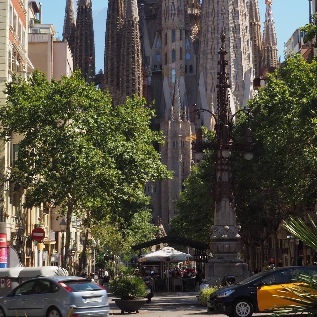 kame_Q's tweet photo. Barcelona is unique and I love it!
#barcelona #spain 
.
.
.
.
#beforecorona #europe #travel #travelgram #travelphotography #travelphoto #traveleurope #backpackingeurope #backpacker #japanesevagabond #globetrotter #minimalisttravel #roundtheworld #travela… https://t.co/LsDFiMHIJM https://t.co/jzywJcrpdw