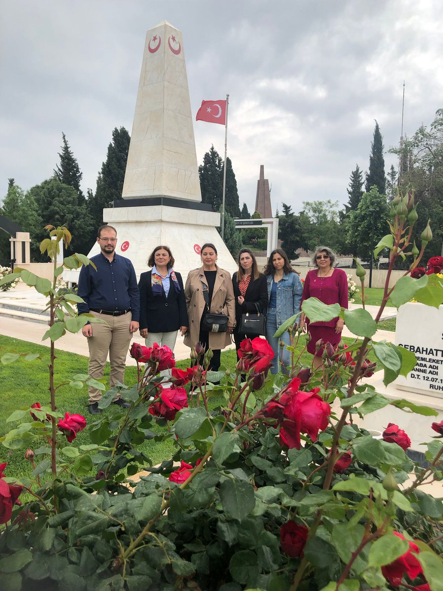 Menemen Şehitliği'ni ziyaret ettik. Bu vatan toprakları uğruna can verenleri bir kez daha minnet ve rahmetle anıyorum.
Zeliha GÜREL
İzmir 2.Bölge
Milletvekili Adayı
#zaferpartisi #zaferpartisiizmir #ümitözdağ #sinanoğan #bilkent #ankaraüniversitesi #hacettepeüniversitesi