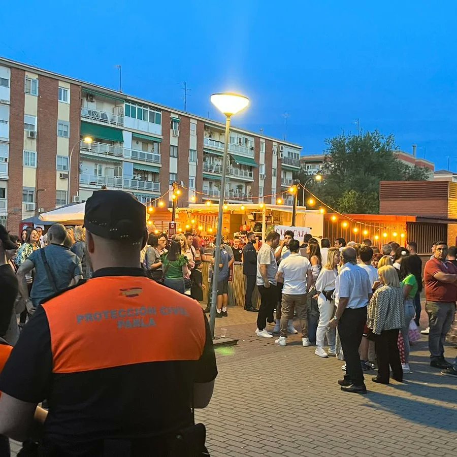 Ayer por la tarde y en el día de hoy nos encontramos cubriendo la feria de Abril, en nuestro municipio.
Haciendo Parla más segura.