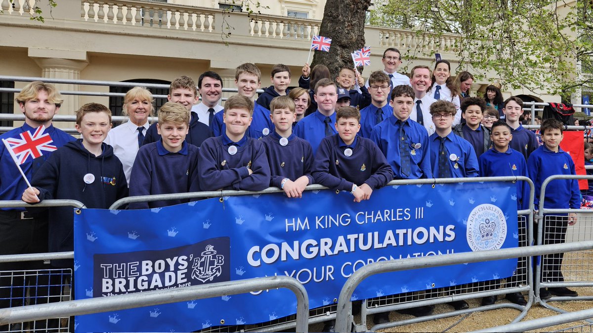 theboysbrigade's tweet photo. A group of BB young people and leaders from across the country are on The Mall today to watch the Coronation Procession! 🇬🇧 #BoysBrigade #LifeToTheFull #Coronation https://t.co/IgYOv2yaJU