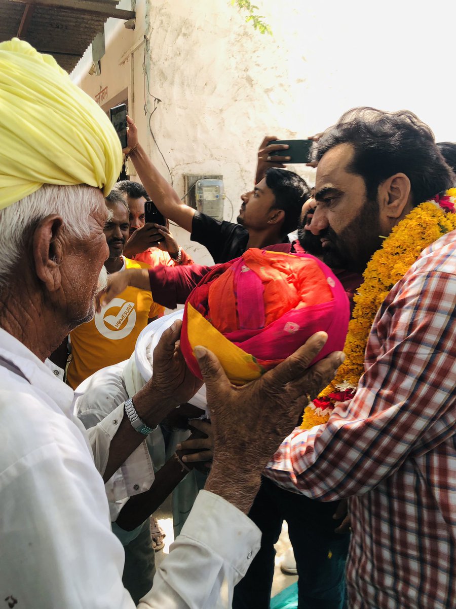 RLP4Pali_'s tweet photo. @RLPINDIAorg सुप्रीमो व नागौर सांसद @hanumanbeniwal जी के चितौड़गढ़ प्रवास पर बांजाकुरी जैतारण में भव्य स्वागत। https://t.co/WiSx0H44Uj