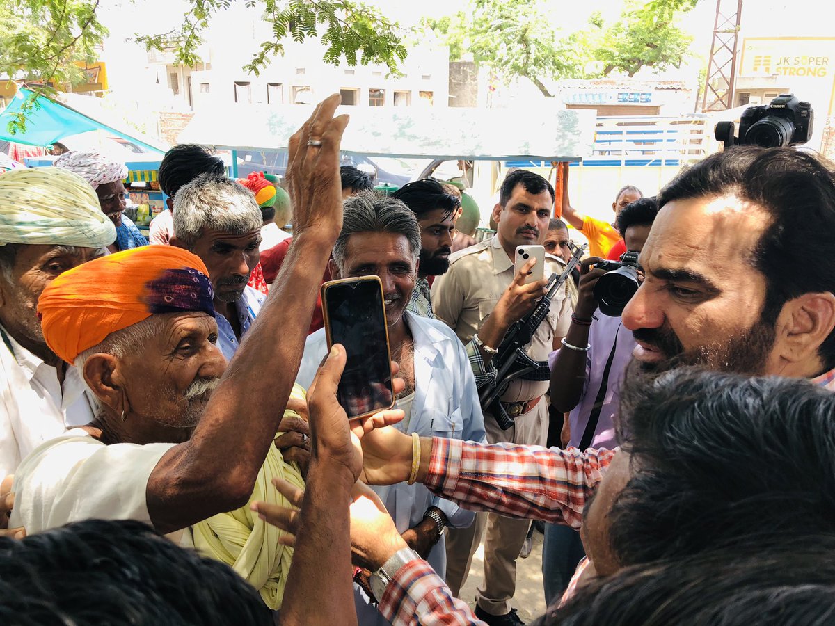 RLP4Pali_'s tweet photo. @RLPINDIAorg सुप्रीमो व नागौर सांसद @hanumanbeniwal जी के चितौड़गढ़ प्रवास पर बांजाकुरी जैतारण में भव्य स्वागत। https://t.co/WiSx0H44Uj