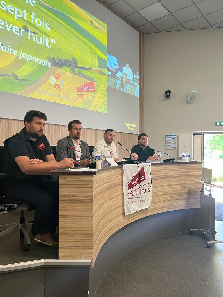 JAOccitanie's tweet photo. /AG 2023/Table ronde+débat : L'agriculteur résilient et épanoui. Séquence marquée  d'émotions et lieu d'expression pour les JA sur le bien être agricole. Un soutien renforcé et courageux de l'Etat et de la Région a été redemandé. Eau et Installation étaient au coeur des échanges. https://t.co/b7nTWjczXP
