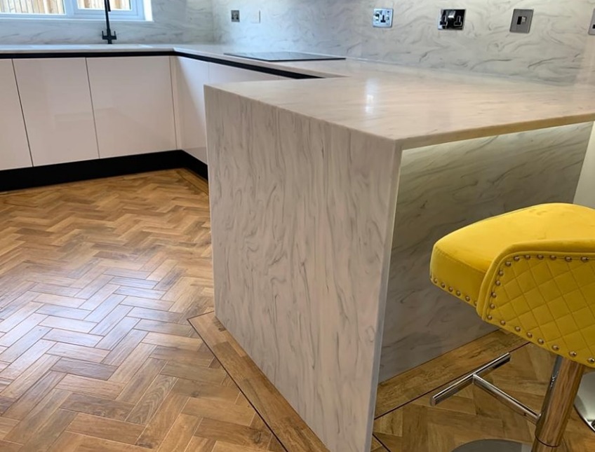 Tristone "Carrara Lunar'.

The product is seamless, non-porous, resistant to heat, moisture and bacteria. 

Install by Scott Hawdon (@hawdonworksurfaces) 

What do you think?

#Tristone #KitchenDesign #SolidSurface #Worktops #KitchenWorktop #InteriorDesign #Construction