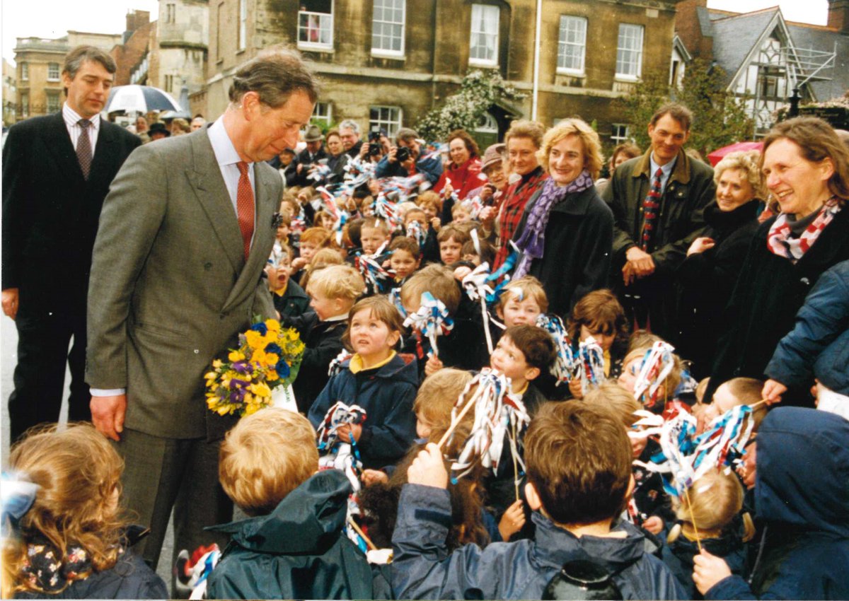 ancient_schools's tweet photo. #OTD We have many Gloucester connections with the coronation to celebrate:  the King's visit as Prince Charles in 1998; the coronation of his ancestor Henry III in our nave in 1216;  the processional cross used in 1953; &amp; the coronation chair kept in our crypt during World War 2. https://t.co/AhgsSjUsAC