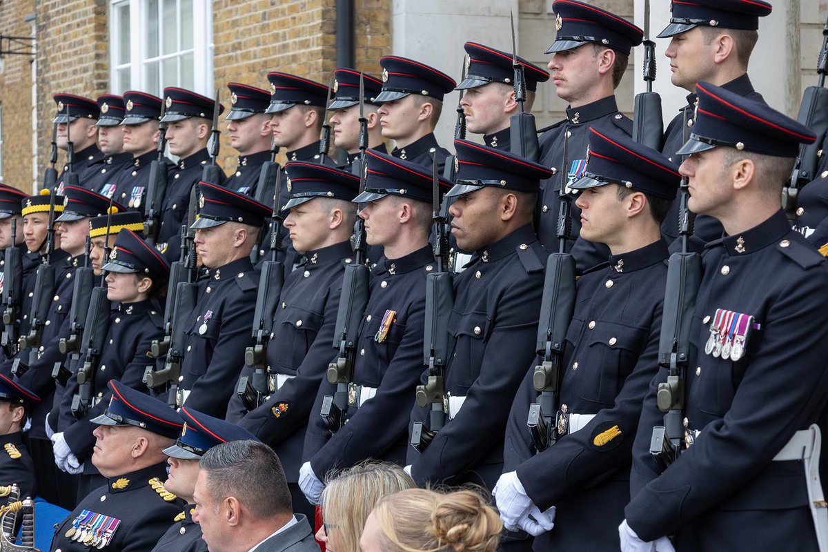 It's #Coronation Day! We wish all of our #SapperFamily taking part today all the best! Here you can see them preparing for their group photos taken last week 📸💪👑

Please send in your photos/videos if you spot them!

<a href="/GurkhaEngineers/">The QGE</a>
<a href="/BritishArmy/">British Army 🇬🇧</a>

#RoyalEngineers #Ubique