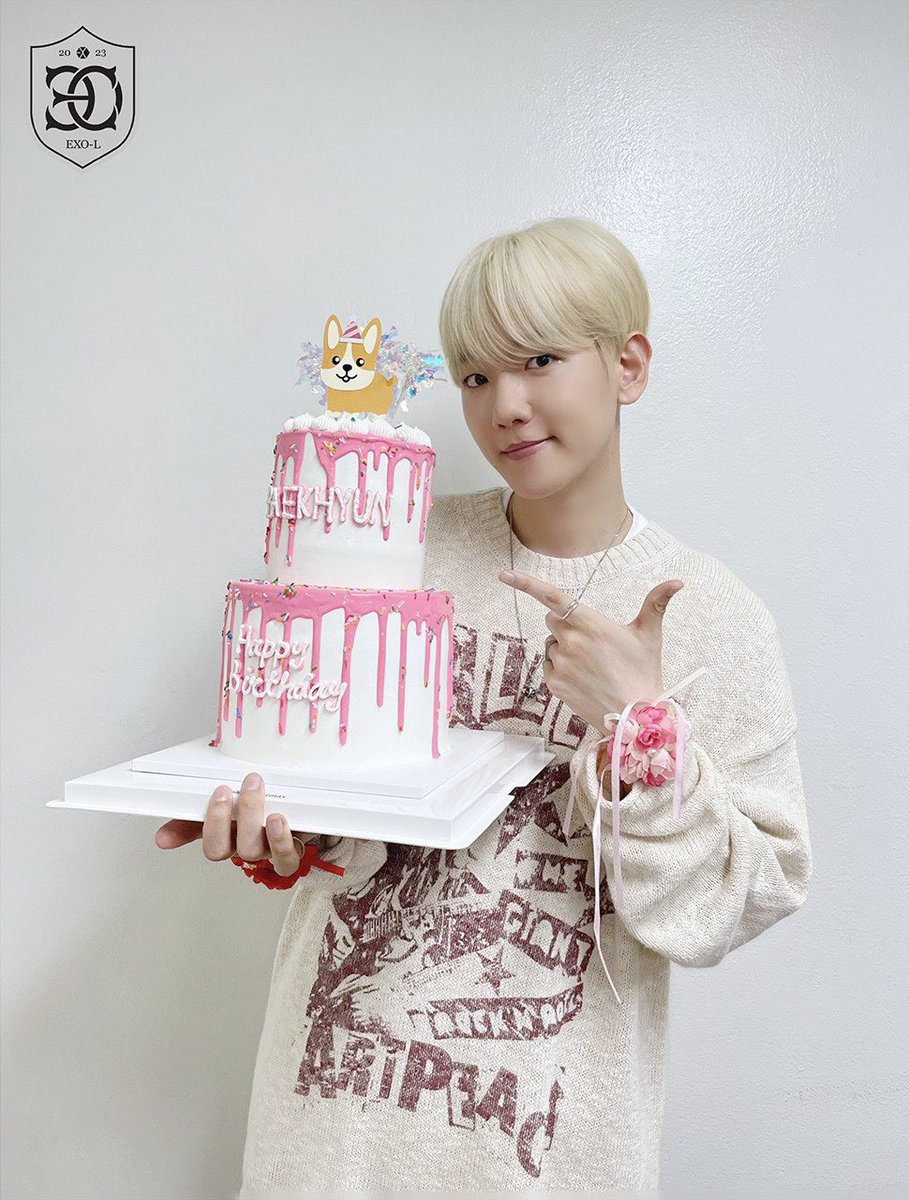 사랑하는 백현날 백현시 ♡

#언제든_놀러와요_큥데이
#오늘은_배켜니날_배켜니세상
#HAPPYBAEKHYUNDAY
#해피큥데이 <a href="/B_hundred_Hyun/">Baekhyun_EXO</a>