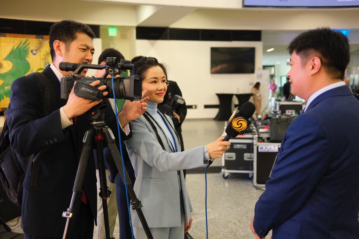 Moon Ting Li tweet media