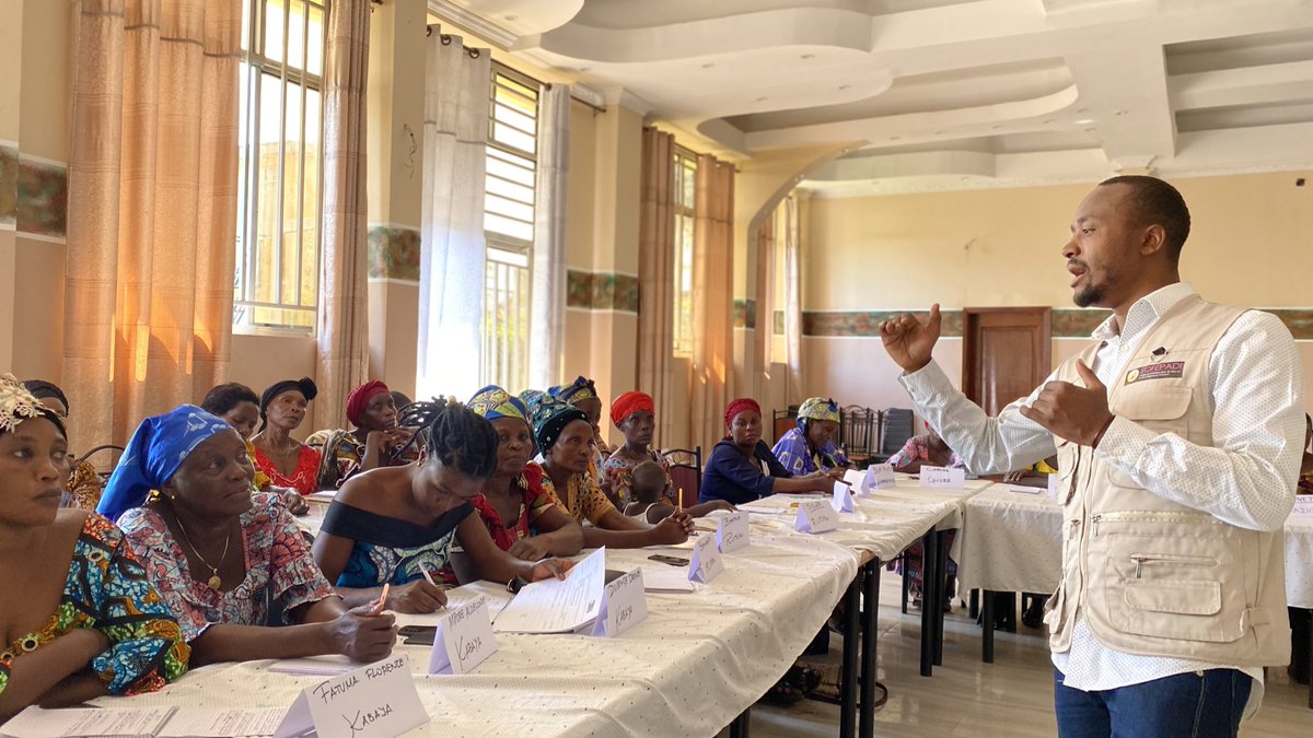 sofepadi's tweet photo. #InvestHumanity #Rutshuru🇨🇩
#Jour 2: Promouvoir la masculinité positive✊🏾
Les animatrices sont outillées pour sensibiliser les hommes et les garçons de la zone de santé de #Rwanguba en vue de faire progresser l’égalité des sexes et de mettre fin aux #VBG
❄️Financement @CBPFs https://t.co/wllHnZ4BhG