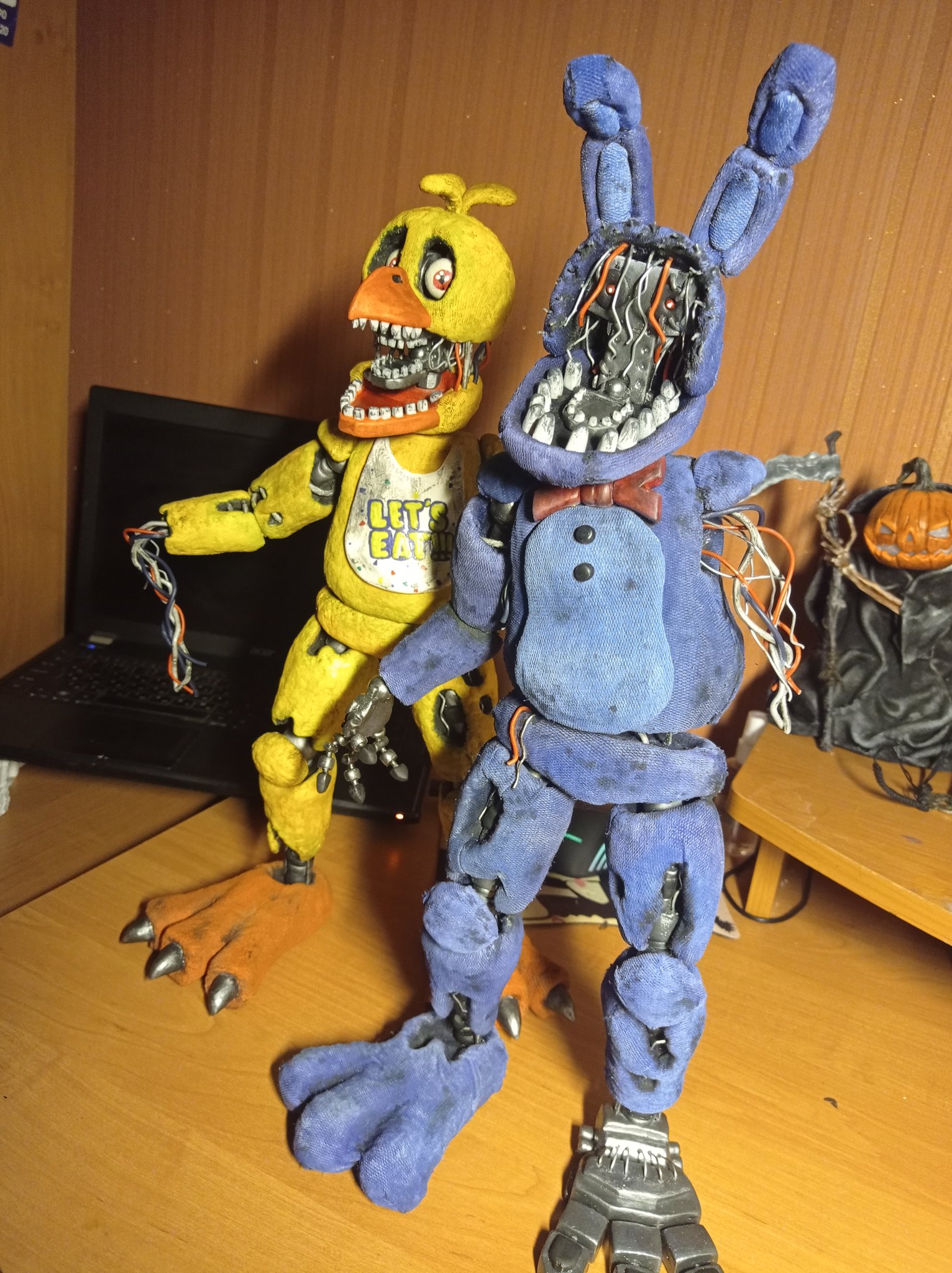 I'm finally Finished my Fixed Withered Chica's Art!