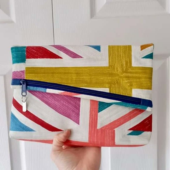 Sewsofia's tweet image. Happy Coronation Day! I made this clutch a few years ago using up the last of this rather special Jack in Spring fabric.  I love the alternative colourway. #unionjackbag #unionjack #UKGiftHour #shopindie