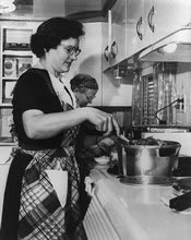 grndmstrfesxh's tweet photo. @CarloMasala1 @Ce_Moll Rosa Pfeffer geboren 1921 ist die Erfinderin des Gewürzes Pfeffer https://t.co/mgd9LwHCT5