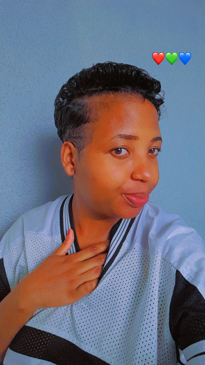 Phindi29556791's tweet photo. @Phindi29556791 ....umbona nge short hair umuntu ongancengi amadoda #shorthairganggang https://t.co/Gu3C4FrU0c
