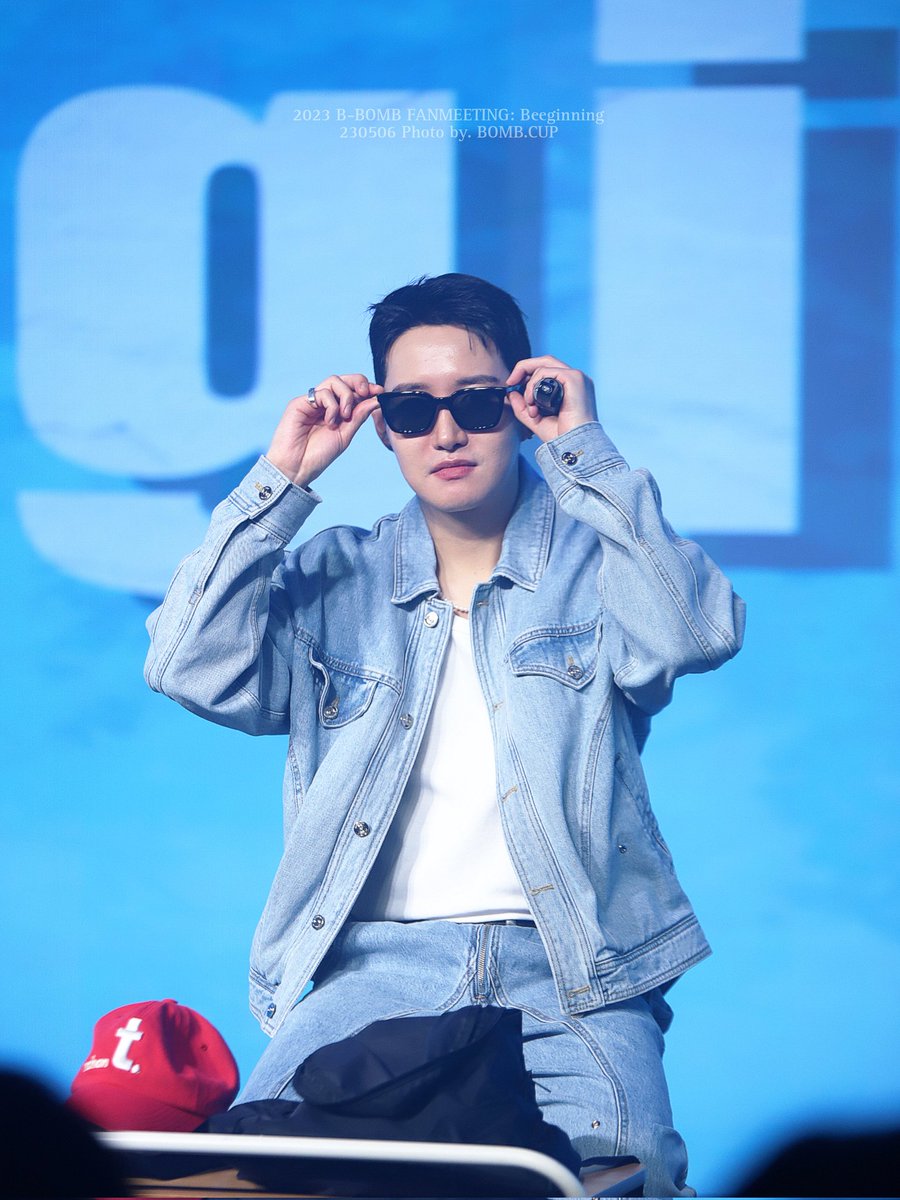 bombcup's tweet photo. 230506 2023 B-BOMB FANMEETING: Beeginning
#비범 프리뷰

@BlockB2011 
민혁이 in my back
썬그리🕶️

#블락비 #BLOCKB 
#블락비바스타즈 #BLOCKB_BASTARZ
#BBOMB #비범 #민혁 #이민혁 https://t.co/4kcgibDr2r