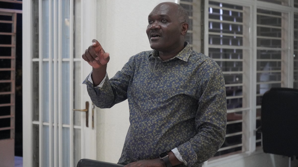 NFPO_Rwanda's tweet photo. Kuri uyu mugoroba tariki ya 05/5/2023, Senateri @DushimimanaL ari kuganira n'urubyiruko rwo mu Mitwe ya Politiki rwiga muri #YPLA. Baraganira ku Mahame Remezo u Rwanda rugenderaho akubiye mu ngingo ya 10 y'Itegeko Nshinga tugenderaho ryo mu 2003 ryavuguruwe muri 2015. https://t.co/DvDqZh8pWn