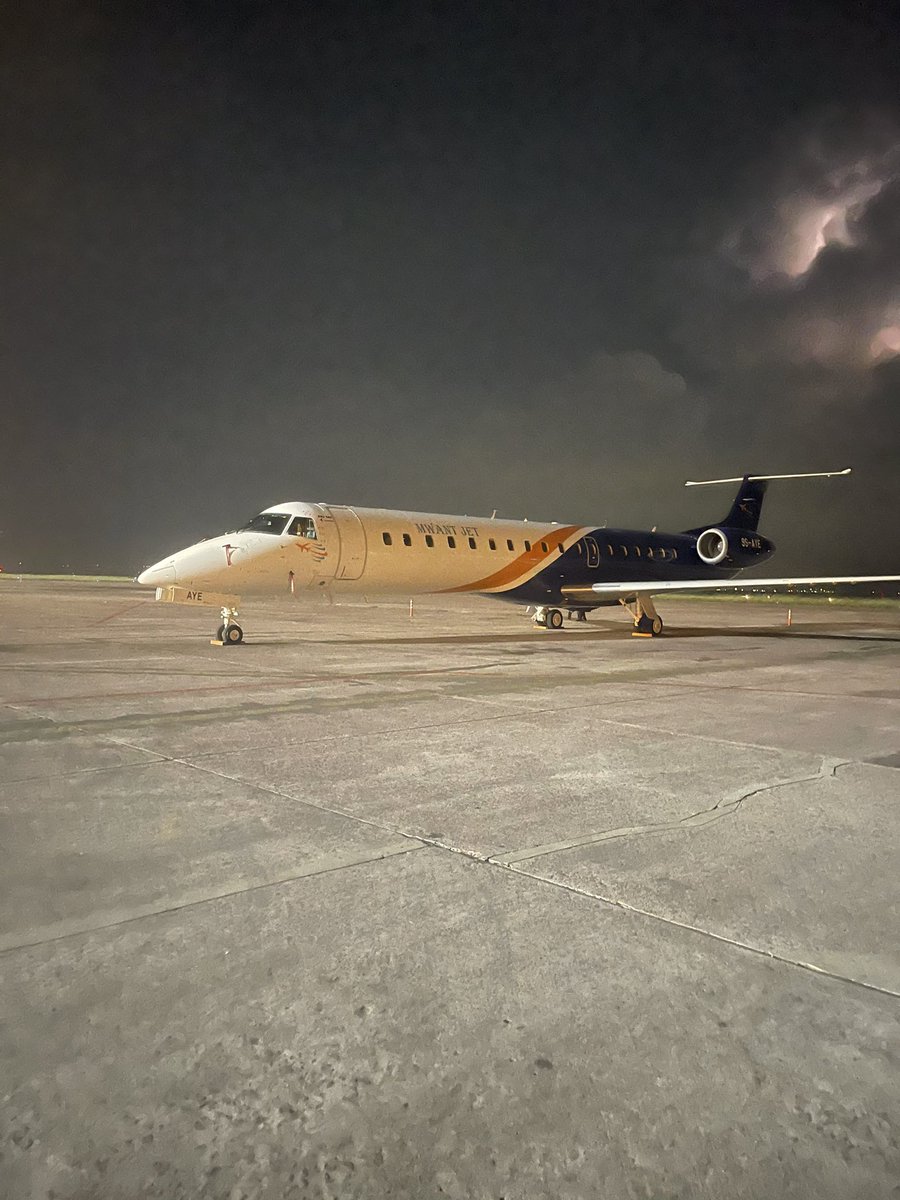 ebalemozindo's tweet photo. #RDC: TRANSPORTS.
Afriland Bank a saisi l’avion Embraer 145 immatriculé 9S-AYE de #MwantJet le jeudi 4 Mai 2023 pour une créance de 3.200.000 dollars américains impayée depuis 14 mois. https://t.co/7kspZG04Nh