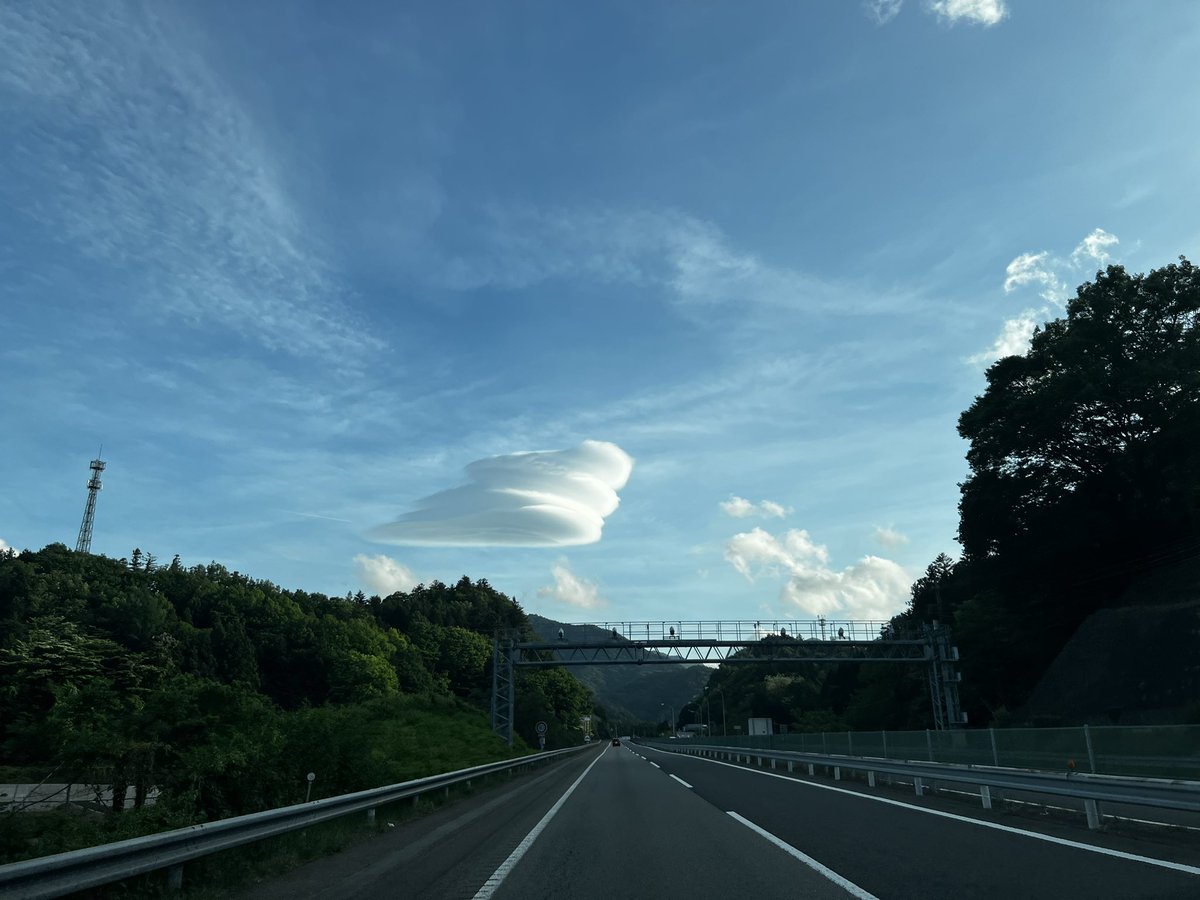 lanvin69's tweet photo. この雲すごい､､､。 https://t.co/j9AS23ieOh