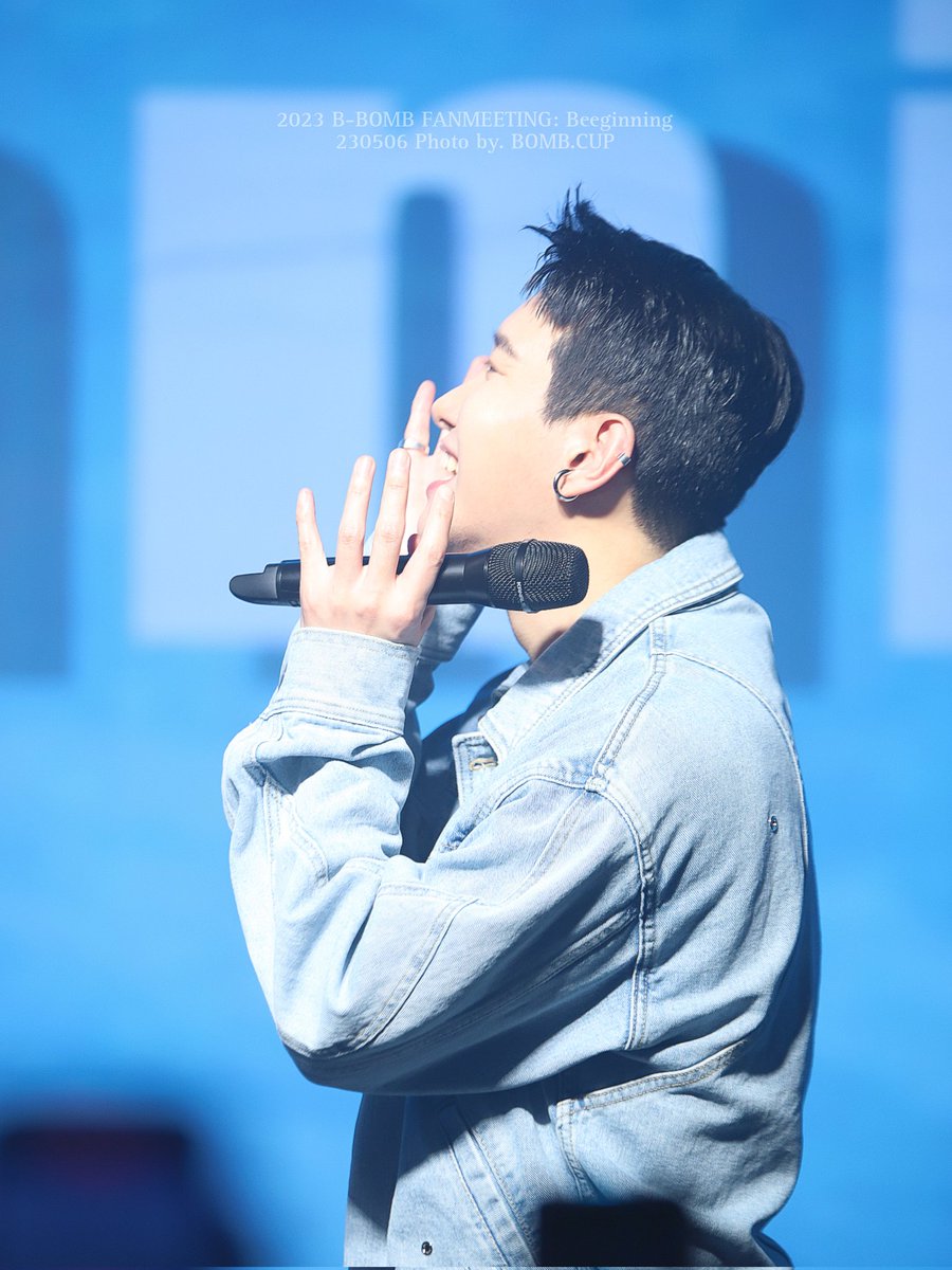 bombcup's tweet photo. 230506 2023 B-BOMB FANMEETING: Beeginning
#비범 프리뷰

@BlockB2011 
포토타임과 현타 ㅋㅋㅋㅋ
오늘 중 이시간이 가장 힘들다며...

#블락비 #BLOCKB 
#블락비바스타즈 #BLOCKB_BASTARZ
#BBOMB #비범 #민혁 #이민혁 https://t.co/PLTMLwZ1Ll