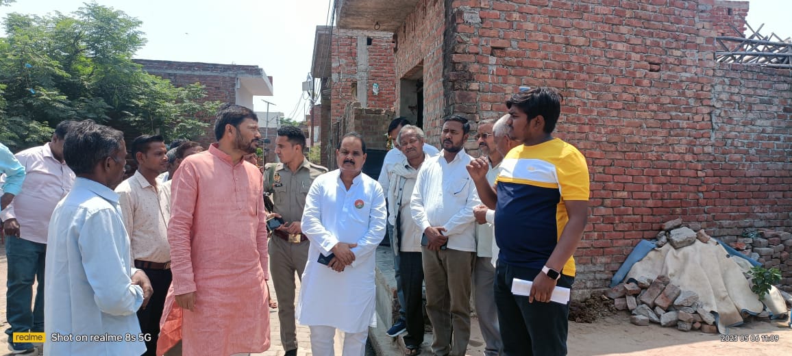 NeerajMauryaMP's tweet photo. आज जलालाबाद नगर में सपा प्रत्याशी के लिए जनसंपर्क कर सम्मानित मतदाताओं से वोट सपोर्ट की अपील कर सभी से आगामी 11 मई को साइकिल पर वोट देकर विजयी बनाने की अपील की, एवं उसके उपरांत कार्यालय पर विचार विमर्श।

 #samajwadiparty #akhileshyadav #नीरज_कुशवाहा_132जलालाबाद https://t.co/MNsTbxD5nV
