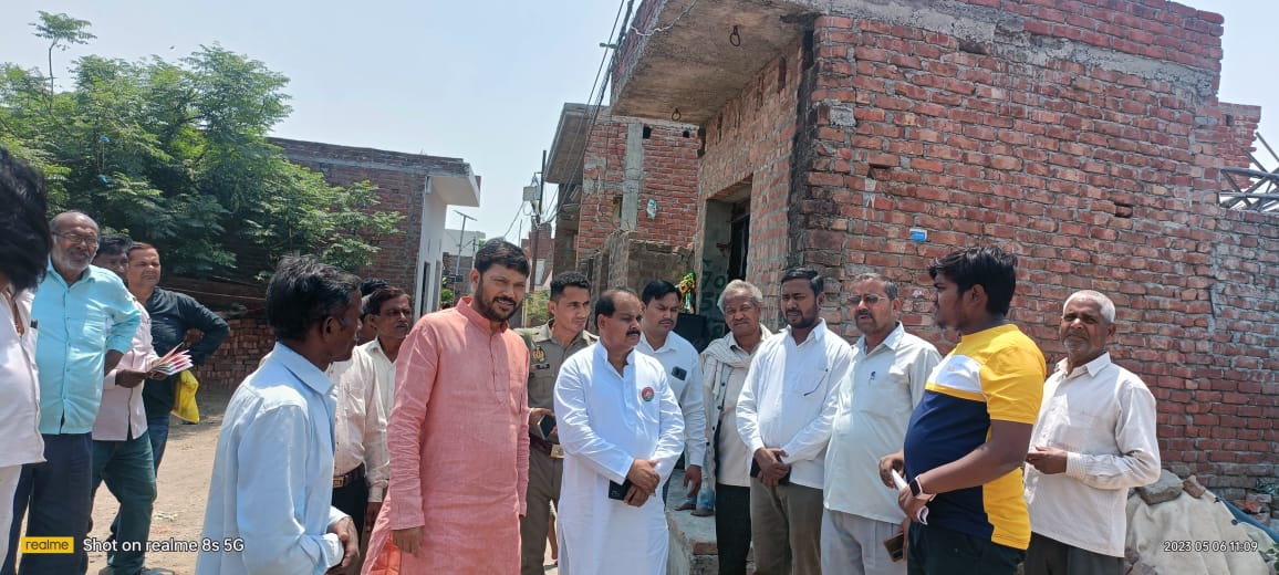 NeerajMauryaMP's tweet photo. आज जलालाबाद नगर में सपा प्रत्याशी के लिए जनसंपर्क कर सम्मानित मतदाताओं से वोट सपोर्ट की अपील कर सभी से आगामी 11 मई को साइकिल पर वोट देकर विजयी बनाने की अपील की, एवं उसके उपरांत कार्यालय पर विचार विमर्श।

 #samajwadiparty #akhileshyadav #नीरज_कुशवाहा_132जलालाबाद https://t.co/MNsTbxD5nV