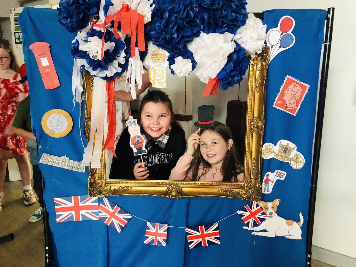 MillislePS's tweet photo. We had a brilliant day across the school celebrating the King’s Coronation 🇬🇧 👑 

We came dressed to impress and enjoyed a breaktime treat 🍰  followed by an ice cream after lunch🍦 The day was then finished off with a disco in the afternoon 🕺 💃 🪩 

#Coronation https://t.co/f9ipXgPUqC