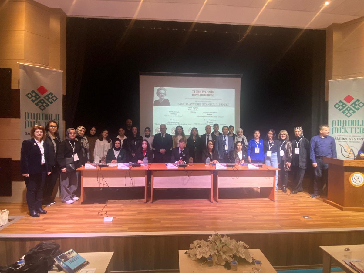 ✍️ Anadolu Mektebi Samiha Ayverdi İstanbul Programı dahilinde edebiyatımızın zarif kalemi adının verildiği Zeytinburnu Samiha Ayverdi AL'de gerçekleştirilen güzel bir panelle yad edildi.✨
Emeği geçen herkese teşekkür ederiz.🌸💐
<a href="/prof_mahmutozer/">Mahmut Özer</a> 
<a href="/memleventyazici/">Levent Yazıcı</a> 
<a href="/AkhanMustafa/">Mustafa AKHAN</a>