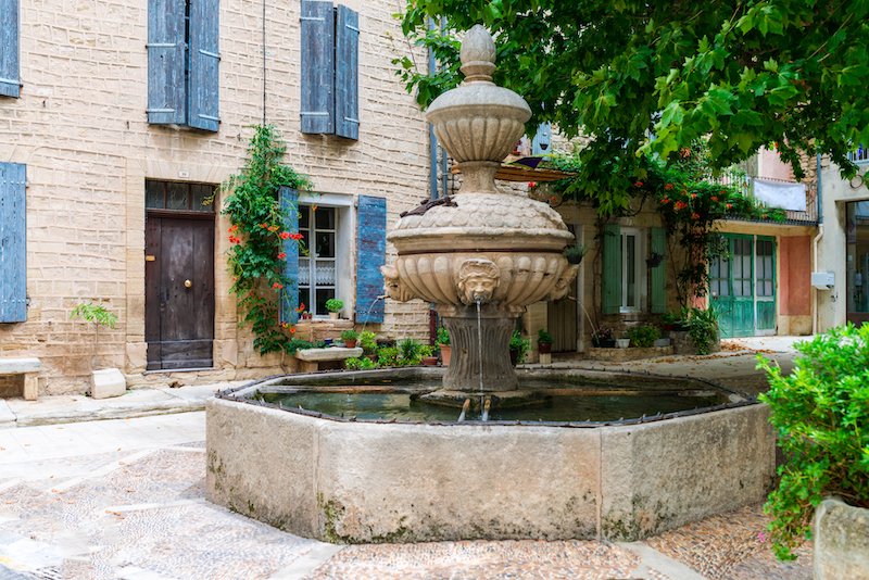 Headed to France in June? Here are 10 Delightful Destinations for Early Summer - offbeatfrance.com/france-in-june…