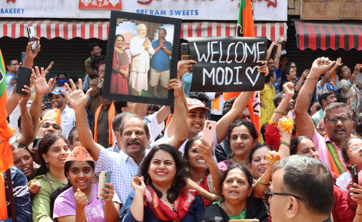 narendramodi's tweet image. If only words could describe what I just saw in Bengaluru! 

I bow to the people of this vibrant city for showering me with affection that I will cherish for my entire life. 

Here are some glimpses.