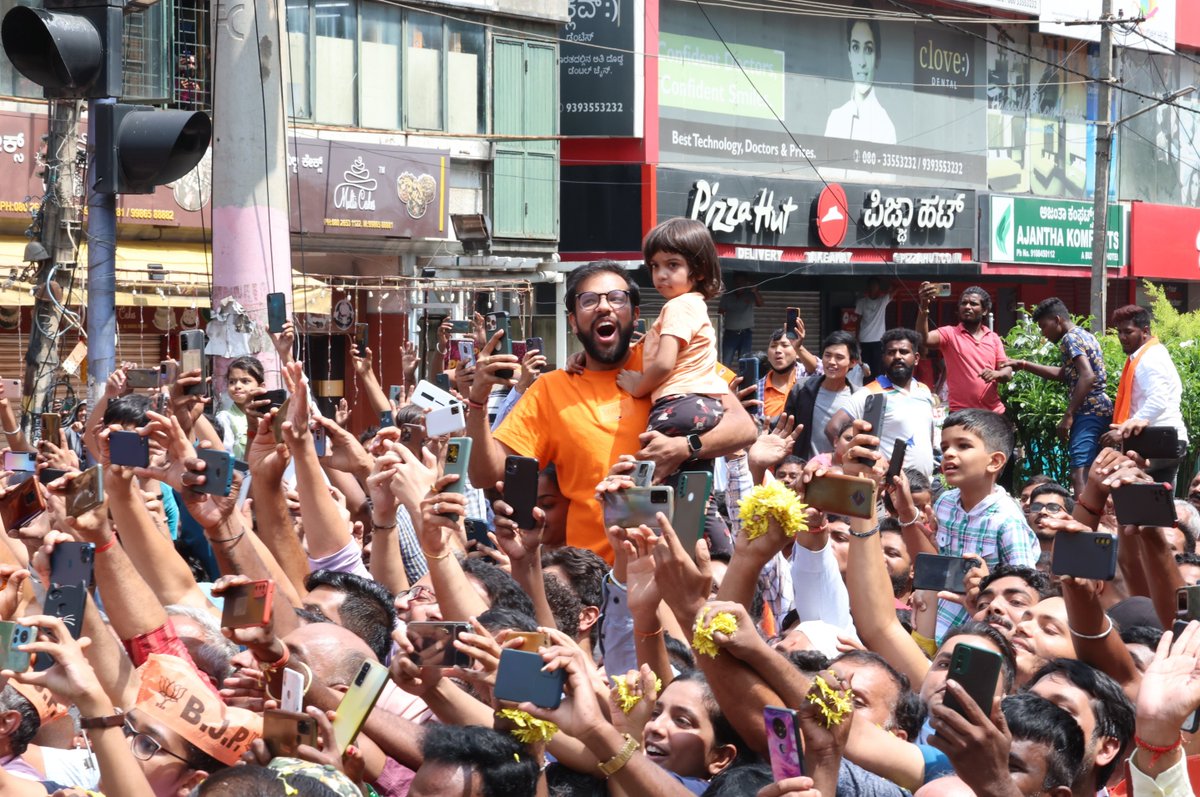 narendramodi's tweet image. If only words could describe what I just saw in Bengaluru! 

I bow to the people of this vibrant city for showering me with affection that I will cherish for my entire life. 

Here are some glimpses.