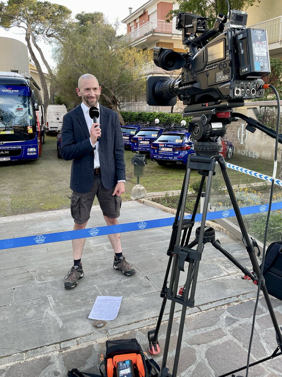 sangukaii's tweet photo. ๐ด๐ผโโ๏ธ๐๏ธ๐ฎ๐น๐ฅ๐๐ธ #GirodItalia #giro2023 #BehindtheScenes #televisionnews #trunkman
Je ne suis quโun homme-tronc finalement! ๐
@giroditalia @UCI_cycling @RTBFinfo @RTBFsport @RTBF @vivacite @lapremiere @soudalquickstep #velortbf https://t.co/FCqmYgHj7x