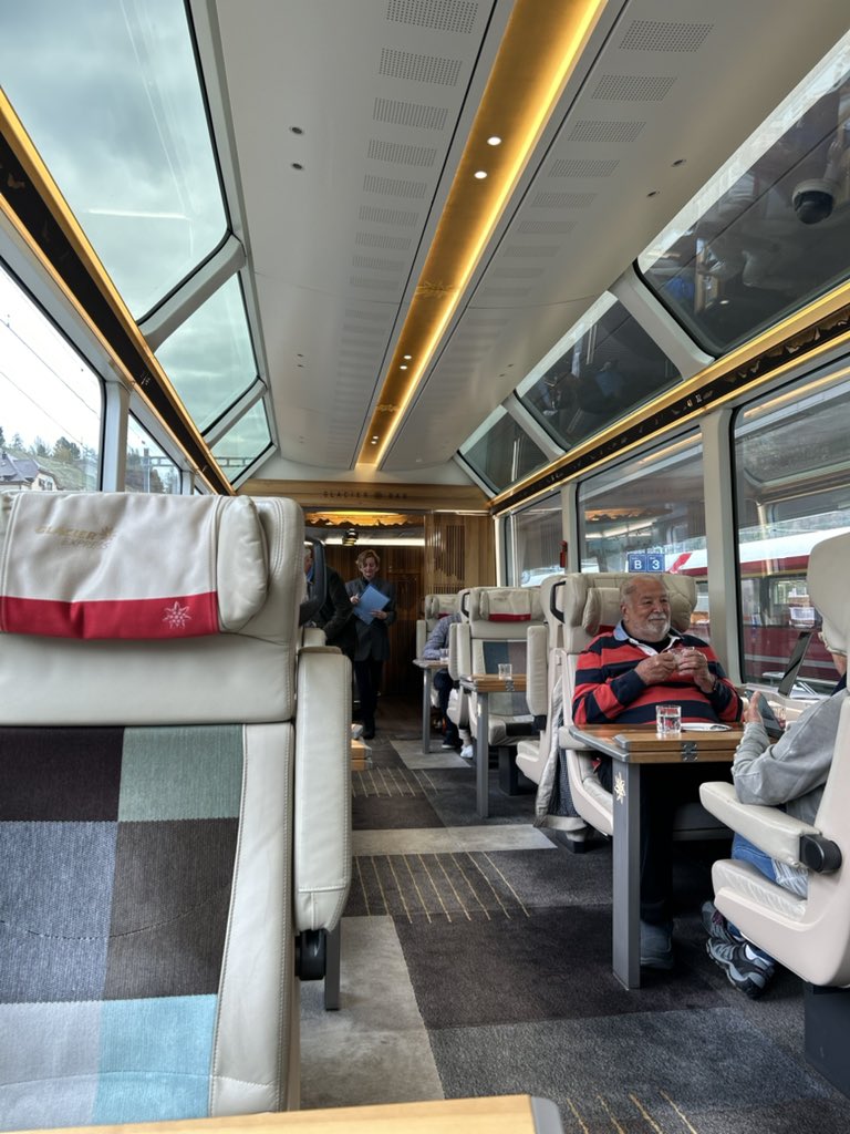 E80594064's tweet image. Off to Alps via polar! Heading to Zermatt with the slowest express train in the world. 
#glacierexpress #excellenceclass #Switzerland