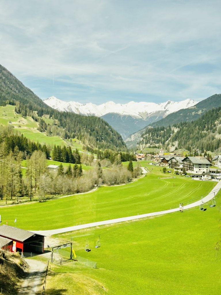 E80594064's tweet image. Off to Alps via polar! Heading to Zermatt with the slowest express train in the world. 
#glacierexpress #excellenceclass #Switzerland