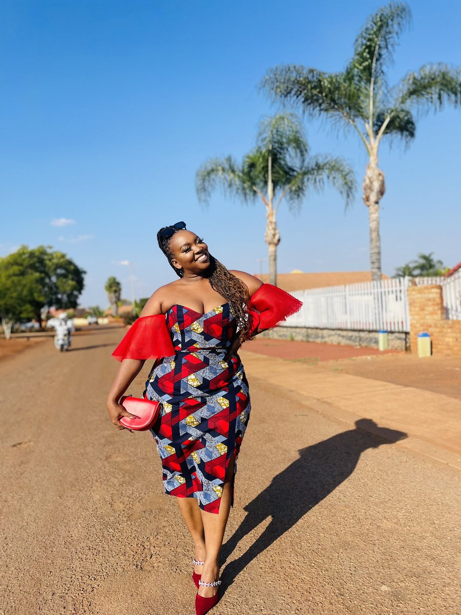 Lyntlzz's tweet photo. A week ago I got to wear this fit made by Lerato of IG: Saint Ula😮‍💨
The good sis does such clean work and it it fits just right!!! https://t.co/BVaTd3B9SF