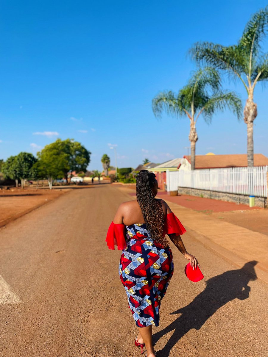 Lyntlzz's tweet photo. A week ago I got to wear this fit made by Lerato of IG: Saint Ula😮‍💨
The good sis does such clean work and it it fits just right!!! https://t.co/BVaTd3B9SF