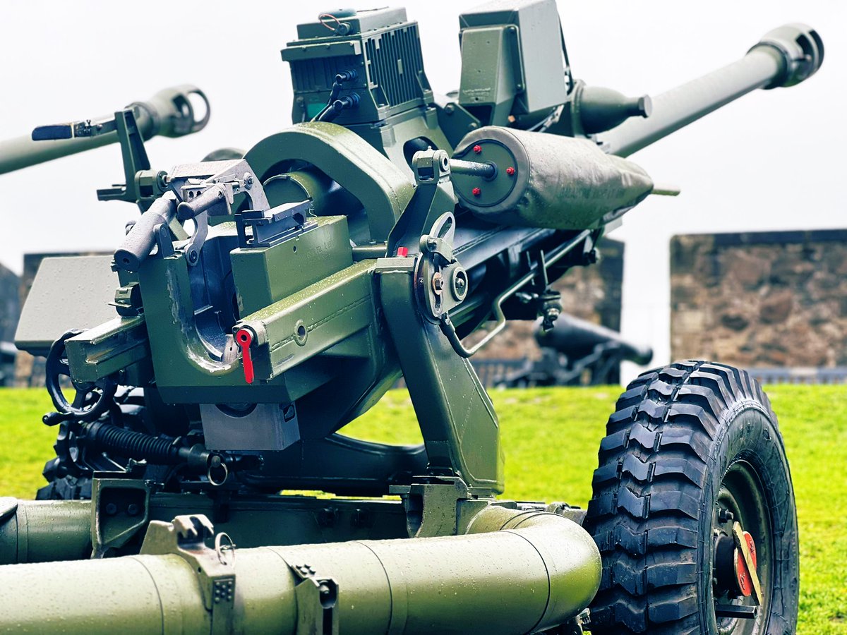 Guns Ready and waiting to go time to get ready. <a href="/stirlingcastle/">Stirling Castle</a> #Coronation