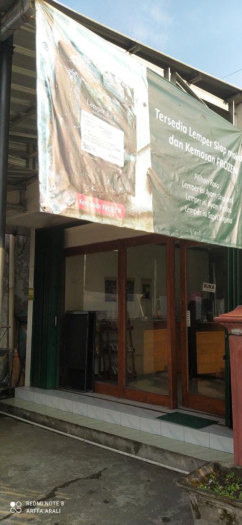 Ark_ei's tweet photo. Lemper Bu Sri Alternatif oleh2 jogja #yogyakarta #oleholeh #lemper #lemperbusri #oleholehjogja https://t.co/rSSSW4x33g
