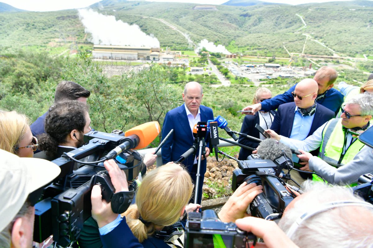 e_omollo's tweet photo. @KenGenKenya is pleased host @Bundeskanzler given that Germany and Kenya have a long history of collaboration, particularly in the Energy Sector. Karibuni to the home of geothermal #GermanyInOlkaria #GreenEnergyKE https://t.co/etdRCPbhYZ