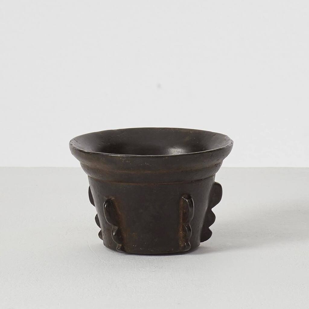 Bronze 15th Century Gothic mortar
(Available)

Mortars are an ancient culinary tool, described as indispensable to the preparation of food and medicines in texts like the Egyptian Ebers Papyrus, dating from 1550 BC and the writings of the Roman poet Juve… instagr.am/p/Cr5NwRxvLc2/