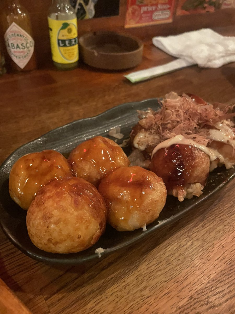 lufrco's tweet photo. Unforgettable Osaka trip during Golden Week! Highlights: Umeda Sky Building, Osaka History Museum &amp; amazing food at 551 Horai, Takotako King, &amp; 🍢 shops. Day trip to Nara included feeding deer &amp; exploring Todai-ji temple. Planning our next visit! #Osaka #Nara #GoldenWeek 🦌🍜 https://t.co/dLTj2LMNMQ
