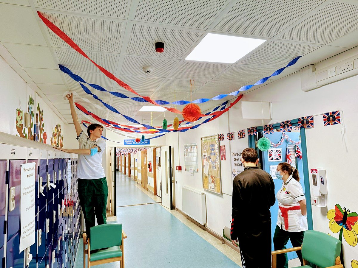 Our MOP therapy Coronation Tea Party was a huge success 👑 thankyou to all the staff and patients who came and shared cake with us! @UHS_Therapy @gailbyrneuhs #rehablegends