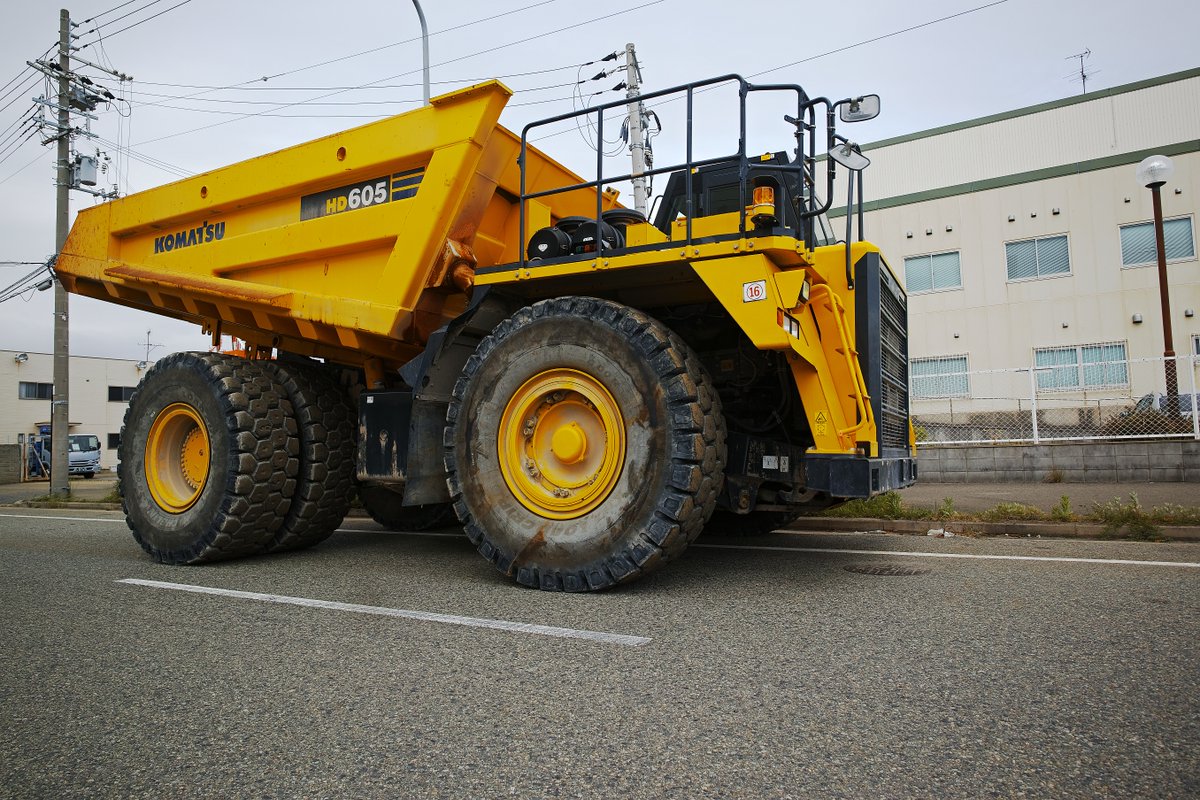 Green_Komatsu's tweet photo. タイヤだから走っていけばよろしってことみたい。 https://t.co/9OsR2FgHKl