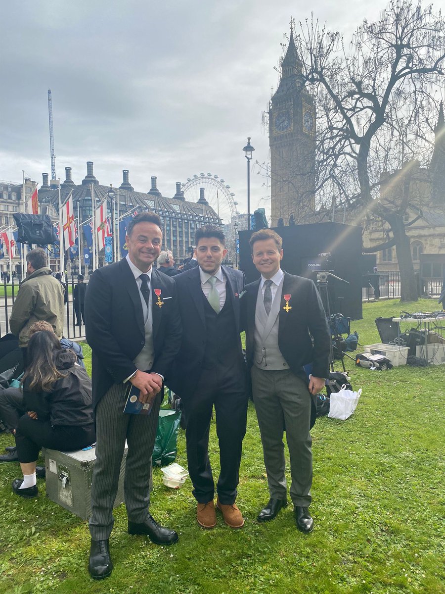 Hassan is dressed to the nines for this momentous #Coronation occasion, thanks to our patron supporter @ctshirts. 🎩

After a successful interview on @SkyNews to share his story, he meets Goodwill Ambassadors @antanddec for a photo before heading into Westminster Abbey. >