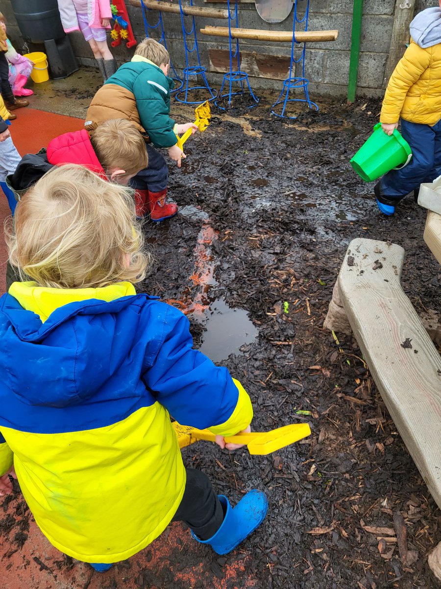sharononeill3's tweet photo. Our little engineers trying to redirect the river towards the slide, seems a water slide is a 'great idea' ЁЯдФ #STEMeducation with lots of heavy lifting & team work - all child directed work . @rodericogorman all children should have access to ECCE #saveecce @FederationEarly https://t.co/G7jHcJ7tY7