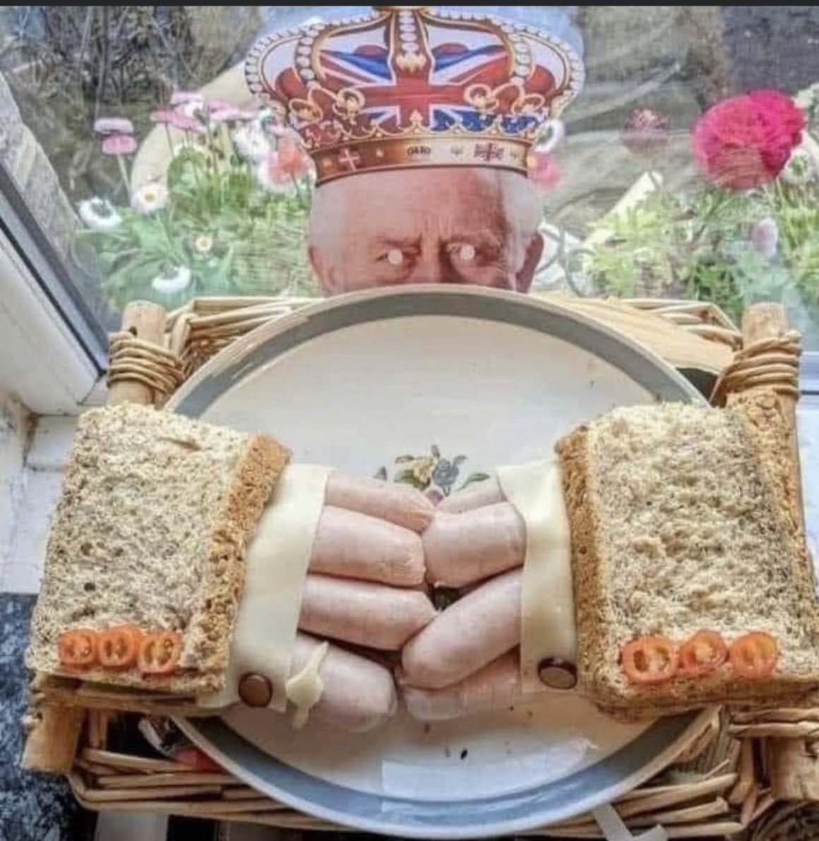 CraigyCorny's tweet photo. Me and the boy are off to the Toon on a lads day out so his Mam can watch this nonsense today. I’m travelling loads the next few weeks so be a lush lads day *boozing & **getting into bother. Best make brekky 1st.
*tacobell & ***yumeworld at @good_timesTheGate . #YuMeWorld https://t.co/19b7aZzpGe