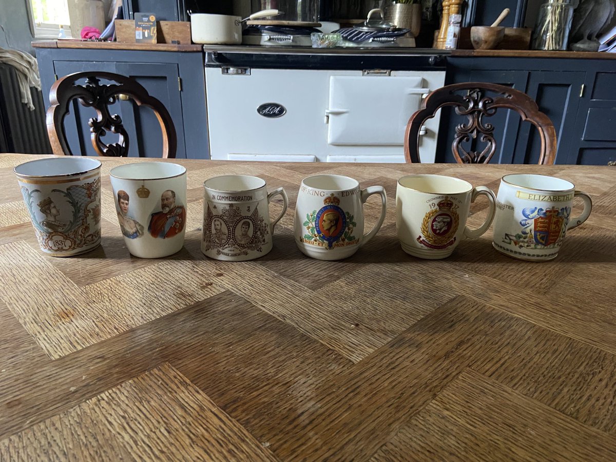 grahammaclellan's tweet photo. Odd one out? https://t.co/La2oWMbWdG