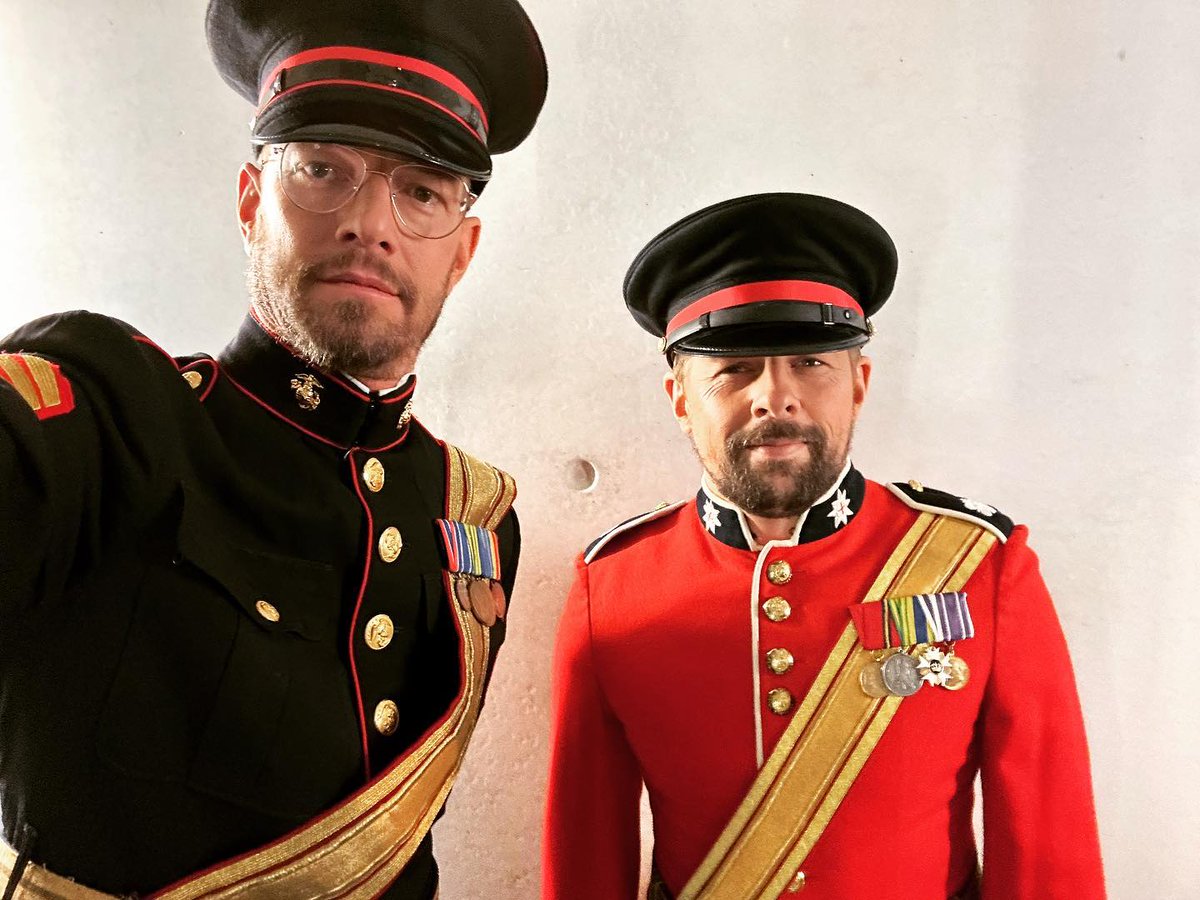 Deutsche William und Harry #Coronation #JKrönung