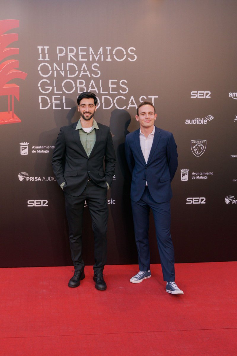 NilMarba's tweet photo. Vam ser dalt d'un núvol durant unes hores. Pujar a recollir un Ondas per un projecte al qual vam dedicar tant esforç va ser preciós. Pensar que tot va començar com un treball de final de grau és molt fort. Serà difícil oblidar un moment així.

📷Marina Luna y Álvaro Guerrero https://t.co/e0KU9MVAYs