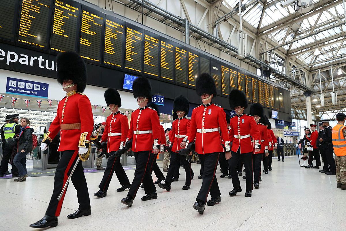 Guards_Info's tweet photo. The majority of Armed Forces personnel participating in the Coronation procession travelled to London via train overnight, arriving at Waterloo Station.

Lots more on our FB Page: https://t.co/Jy3FRKMth1 https://t.co/dtfaxB7AhM