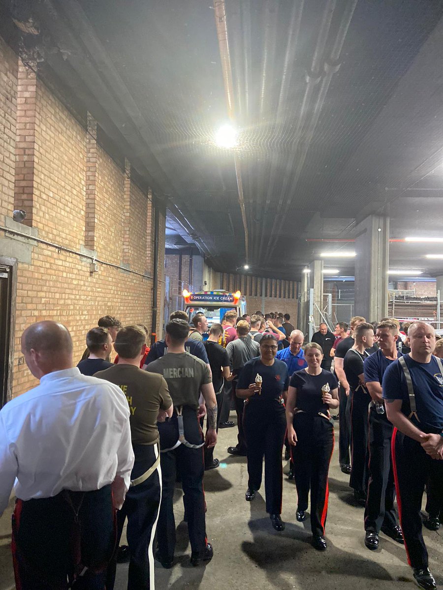 RandomFlopsy's tweet image. 🍦👑 | Amazing day of what Britain does best, I&apos;m glued. Quietly behind the scenes, @BFBSRadioHQ keeping spirits up with some free morale in a cone from early morning. #OperationIceCream literally serving those who serve. #Coronation