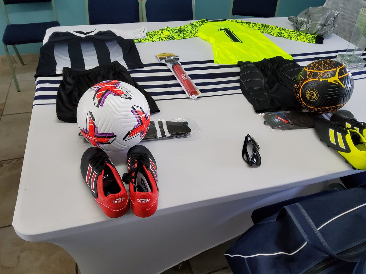 collins_chabane's tweet photo. Dagbreek Primary  School, Phagameng township in Modimolle, Limpopo.  The Collins Chabane Foundation handsover Soccer, Netball, Rugby and Basketball kits to this wonderful school together with our Trustee, Honourable Deputy Minister  of Higher Education, Buti Manamela. https://t.co/taep2Bdgnb